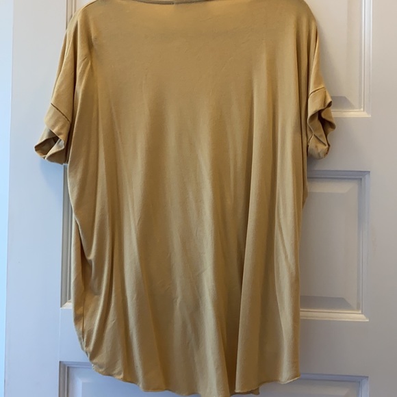 Pale yellow slouchy hi/lo top - Picture 4 of 4